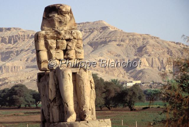egypte 07.JPG - Colosses de Memnon sur la rive occidentale de Thèbes, Égypte